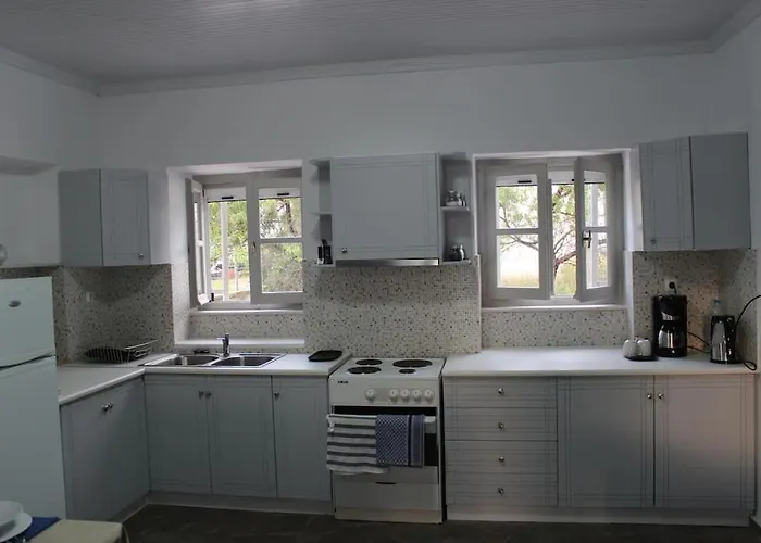 Emeli - Close To Beaches & Downtown