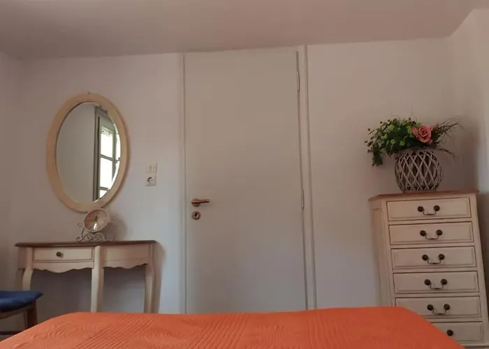 Emeli - Close To Beaches & Downtown *